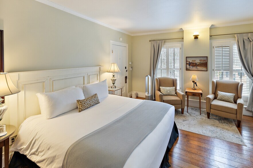 More Photos Of 240 E California St, Jacksonville Hotel For Sale