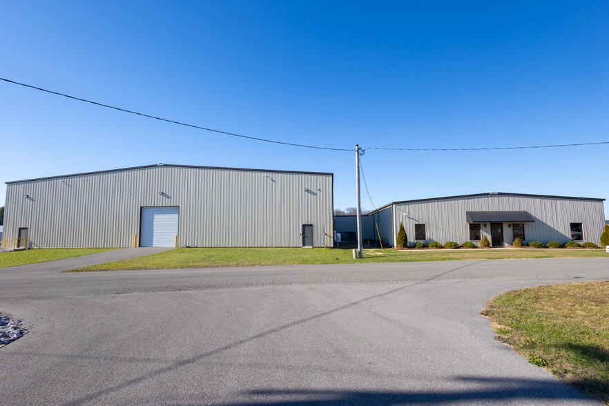 More Photos Of 252 Commerce Dr, Tompkinsville Warehouse For Sale
