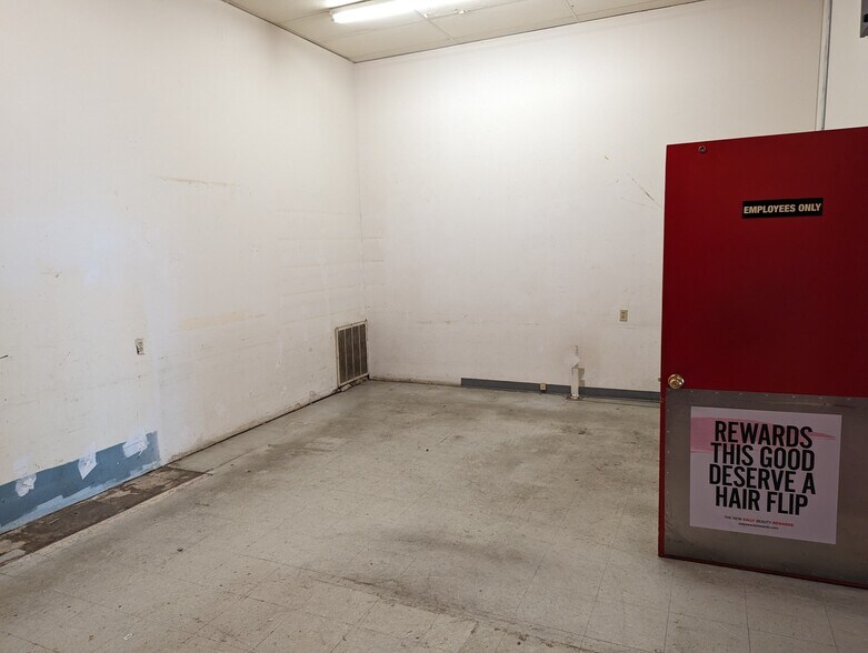 More Photos Of 601 N West St, Wichita Storefront For Lease