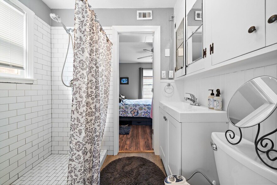 More Photos Of 609 Sealy St, Galveston Apartments For Sale