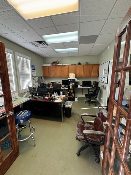 More Photos Of 1412 W Kirkwood Ave, Bloomington Industrial For Sale