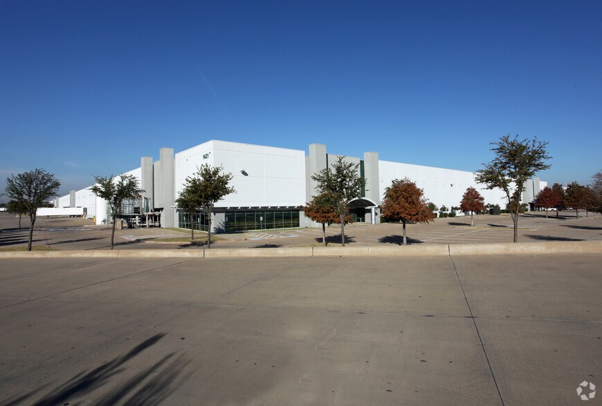 More Photos Of 1421 N Cockrell Hill Rd, Dallas Distribution For Lease
