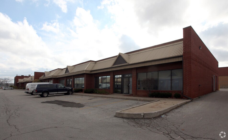 More Photos Of 30 Intermodal Dr, Brampton Showroom For Lease