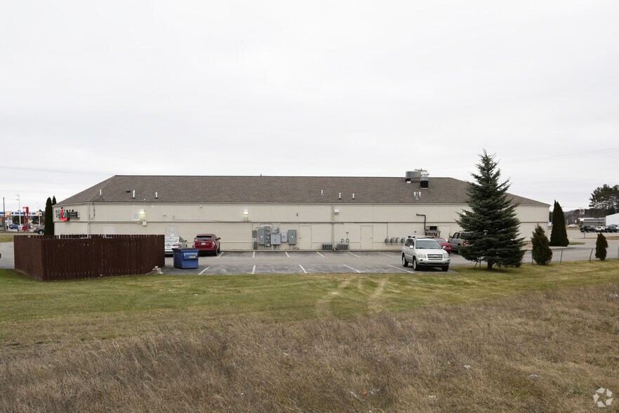 More Photos Of 3970 US Highway 131 S, Cadillac Storefront For Lease