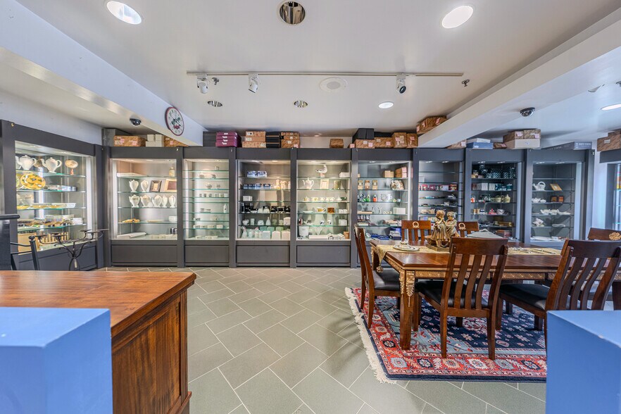 More Photos Of 560 Main St, Fort Lee Freestanding For Sale