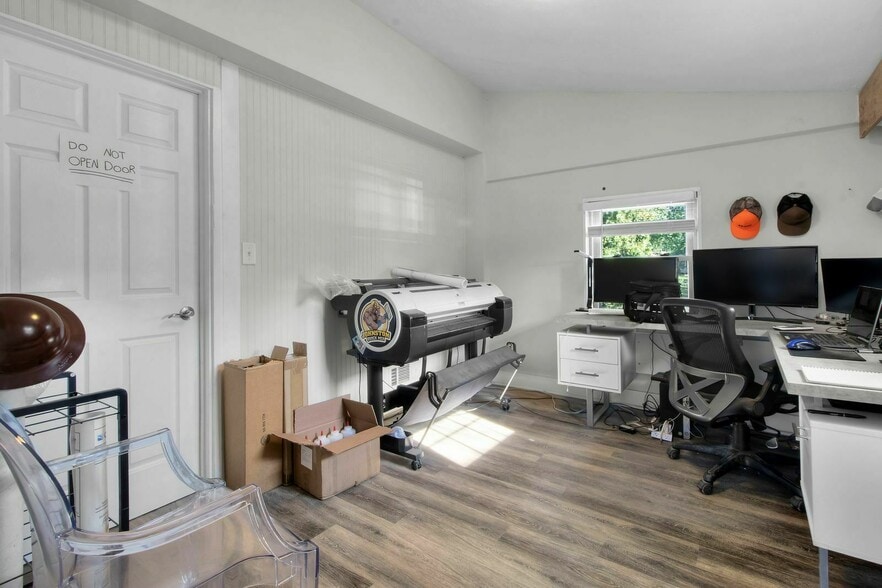 More Photos Of 10620 Bellefontaine St, Carmel Office For Sale