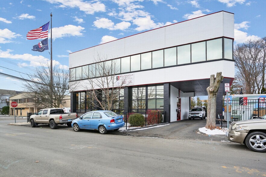 More Photos Of 20 Broad St, Norwalk Service For Sale