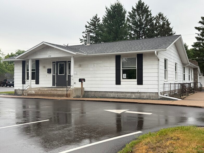 More Photos Of 1202 N Broadway St, Menomonie Office For Lease