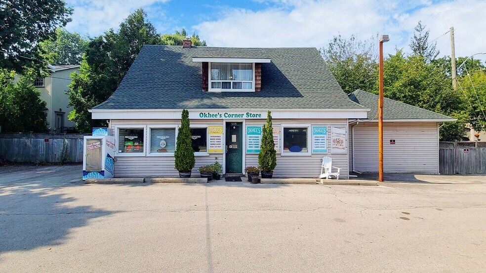 More Photos Of 509 Lakeshore Rd W, Oakville General Retail For Sale