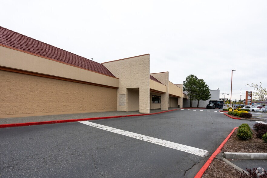 More Photos Of 10011-10115 Evergreen Way, Everett General Retail For Lease