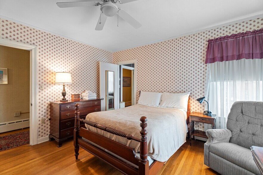 More Photos Of 32 E Main St, Mystic Office For Sale