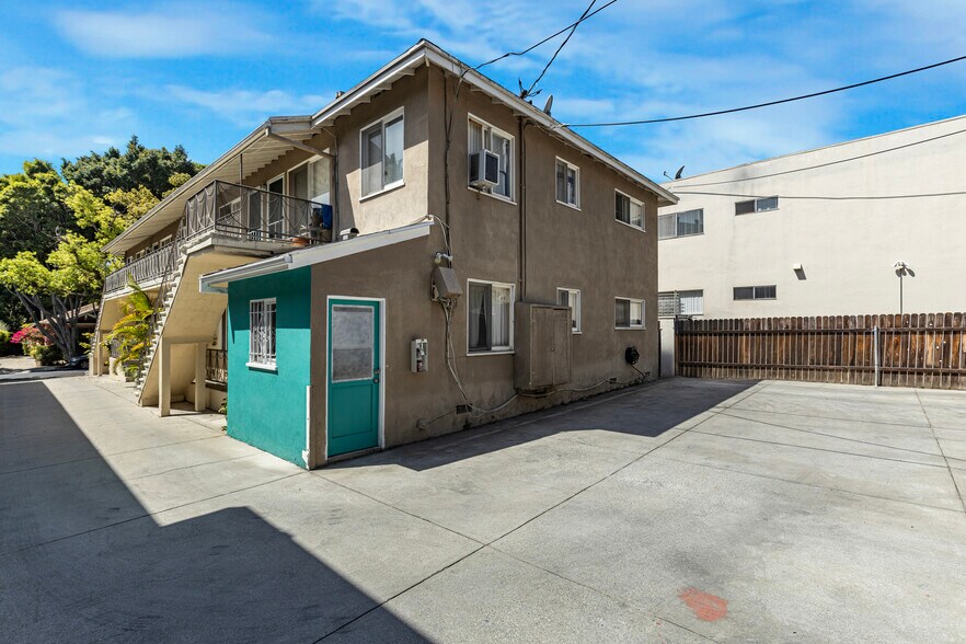 More Photos Of 7627 Hampton Ave, Los Angeles Apartments For Sale