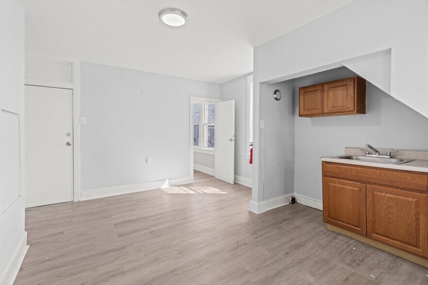 More Photos Of 129-131 E Roosevelt Blvd, Philadelphia Apartments For Sale