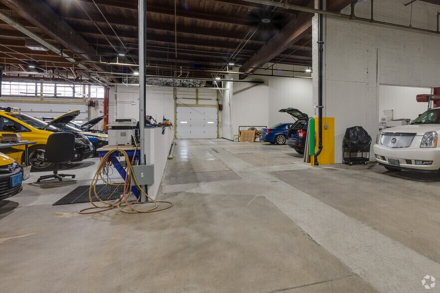 More Photos Of 3800 N Milwaukee Ave, Chicago Warehouse For Lease