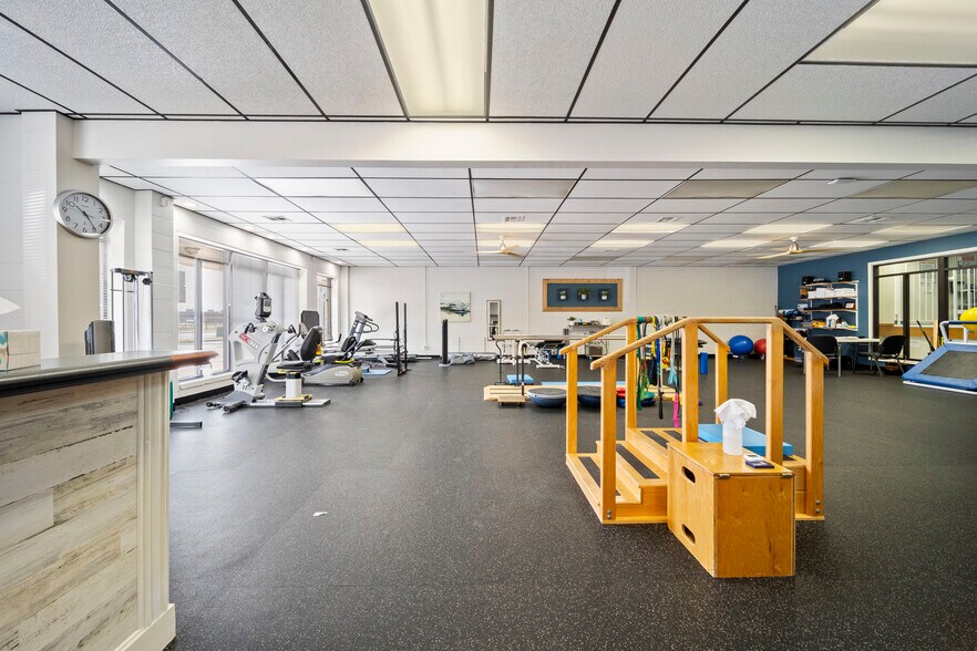 More Photos Of 1478-1498 S Elliott St, Pryor Office For Lease