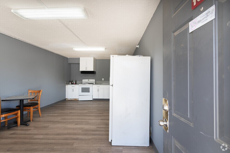 More Photos Of 2700 White Ln, Bakersfield Apartments For Sale