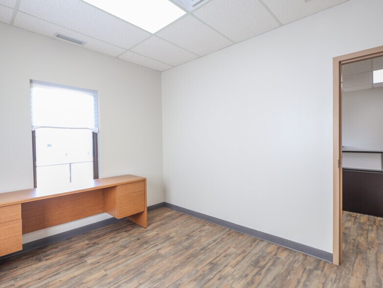 More Photos Of 5003 47 st, Stettler Office For Lease
