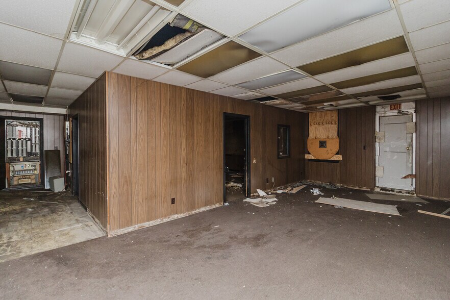 More Photos Of 470 N Seneca St, Wichita Warehouse For Sale