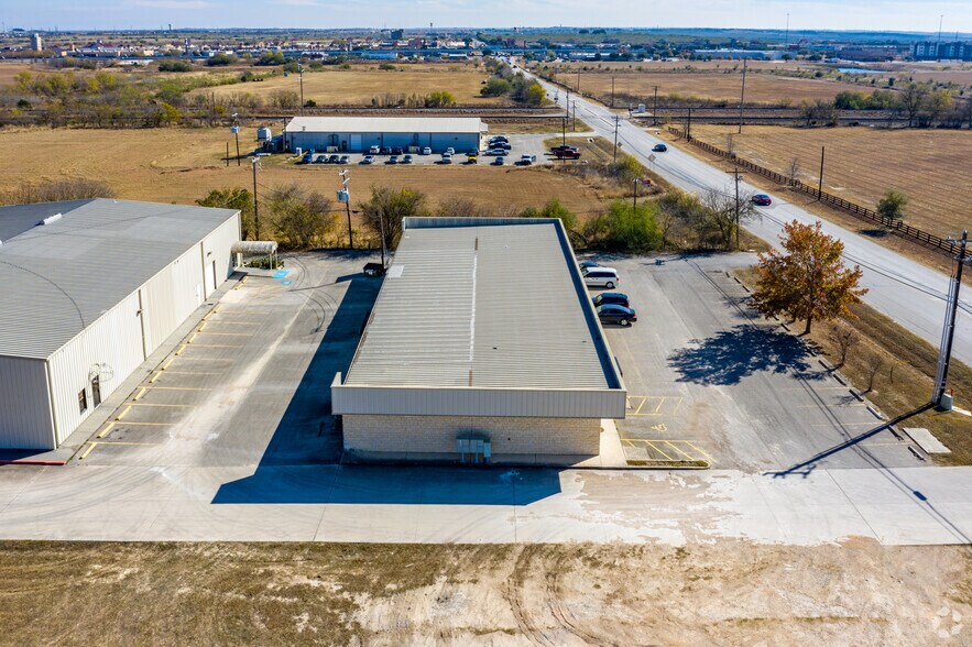 More Photos Of 103 Center Point Rd, San Marcos Flex For Lease