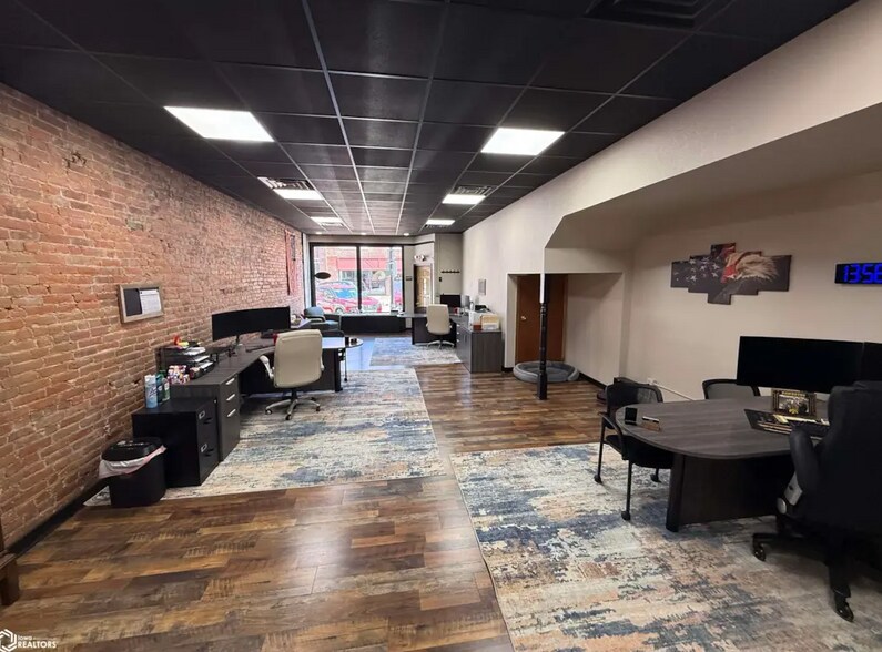 More Photos Of 113 N Jefferson St, Mount Pleasant Office For Sale