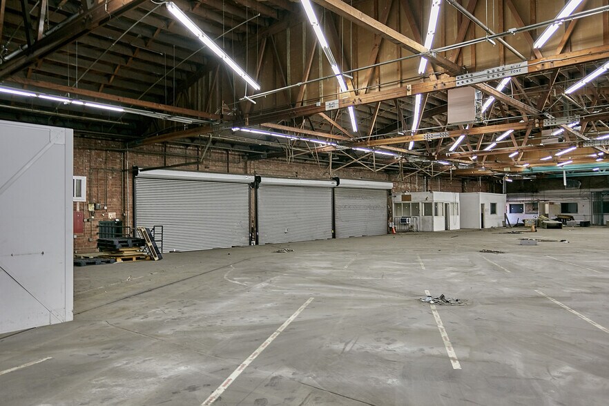 More Photos Of 5300 Harbor St, Commerce Warehouse For Lease