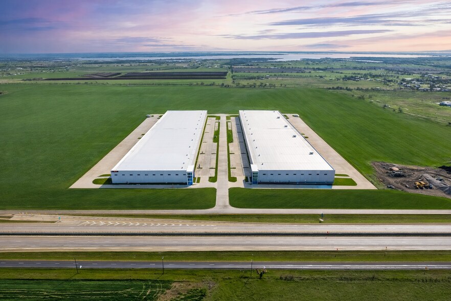 More Photos Of 6100 N Stemmons Fwy, Sanger Unknown For Lease