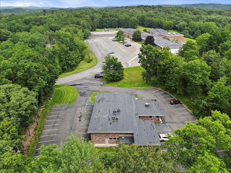 More Photos Of 40 Sunset Ridge Rd, New Paltz Medical For Sale