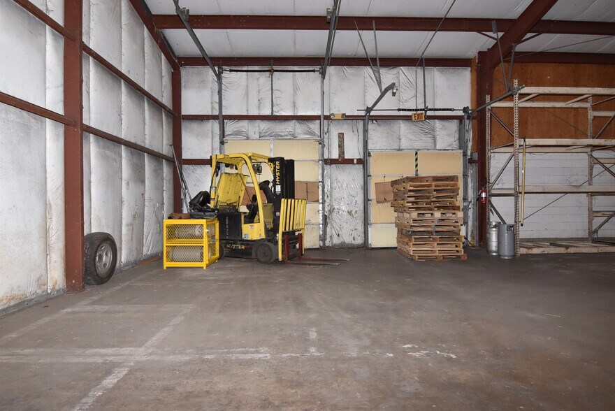 More Photos Of 38148 Bi State Blvd, Delmar Flex For Lease