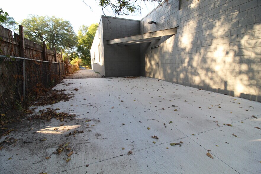 More Photos Of 940 Miami Ave, Kansas City Warehouse For Lease