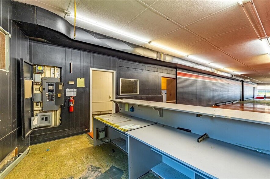 More Photos Of 2195 Monroe Ave, Rochester Freestanding For Sale