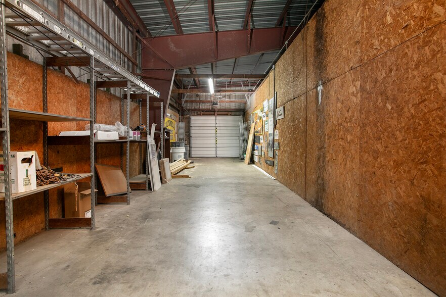 More Photos Of 414 US Highway 79 N, Henderson Industrial For Sale