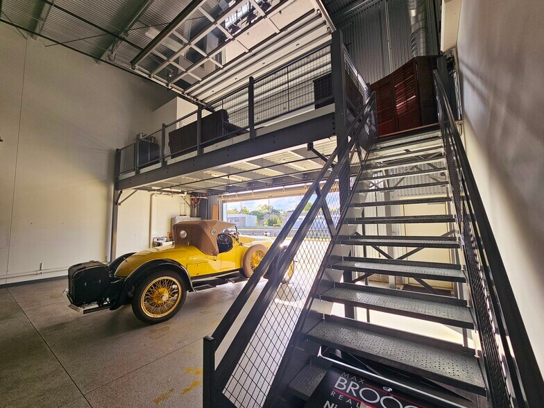 More Photos Of 62 W Speed Way, Pontiac Specialty For Sale