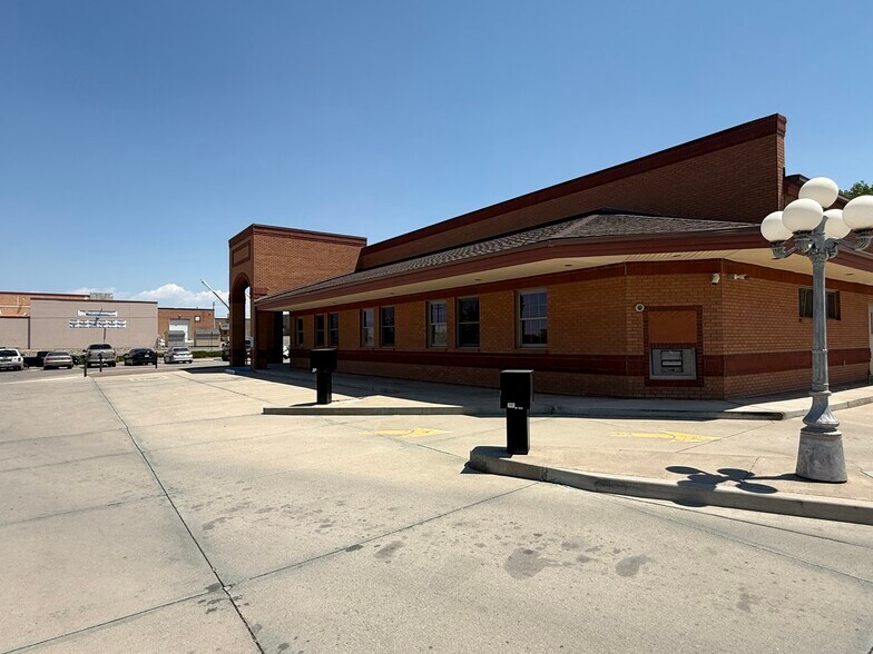 More Photos Of 500 U.S. 50 Business Loop, Olathe General Retail For Sale