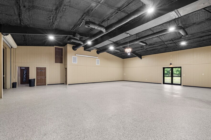 More Photos Of 15185 TX-21, Douglass Department Store For Sale