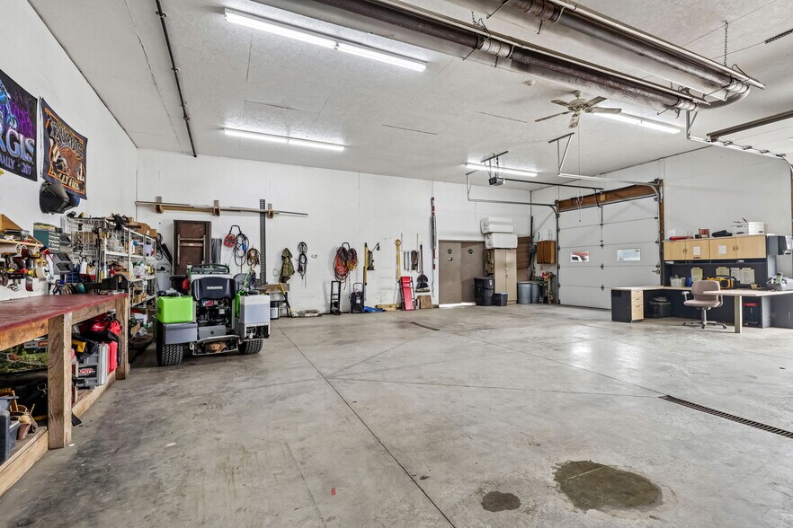 More Photos Of 3220 McCartney Rd, Youngstown General Retail For Sale