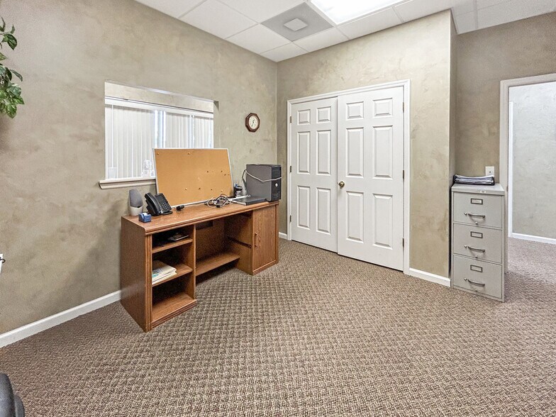 More Photos Of 1635 Farm Way, Middleburg Warehouse For Sale