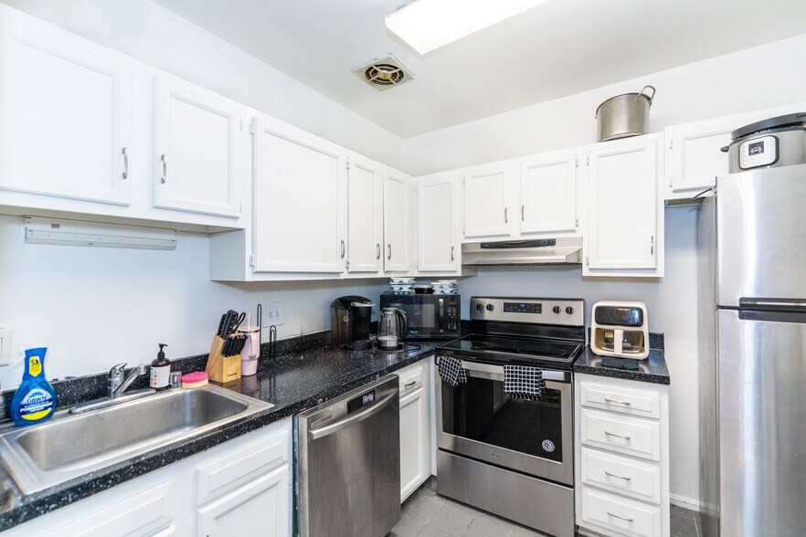 More Photos Of 2514 13th St NW, Washington Apartments For Sale