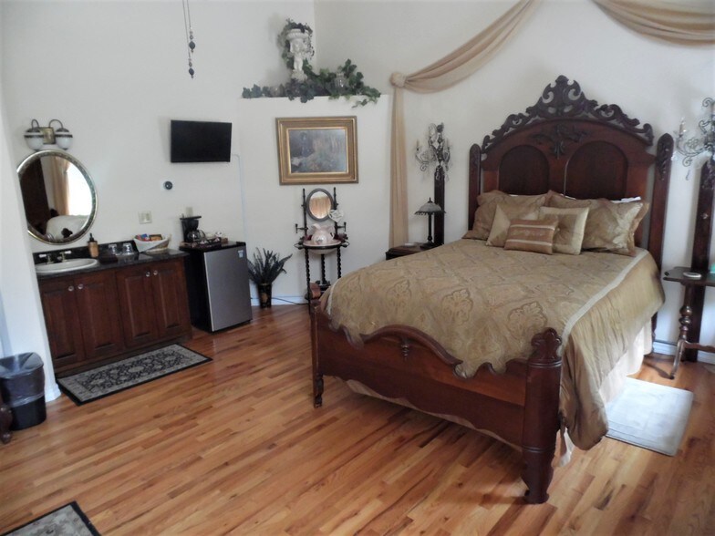 More Photos Of 75 Hillside Ave, Eureka Springs Hospitality For Sale