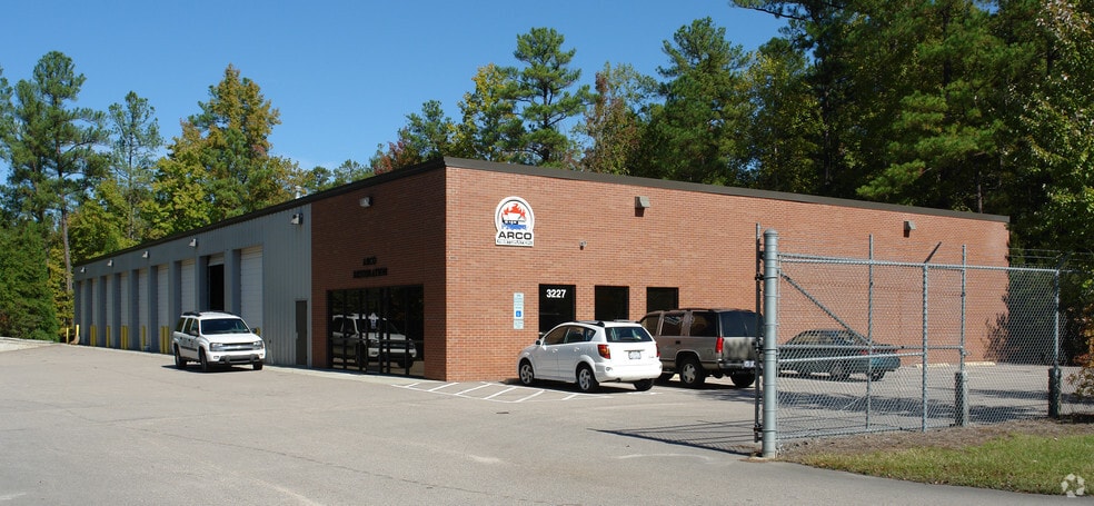 More Photos Of 3227 Spottswood St, Raleigh Light Manufacturing For Lease