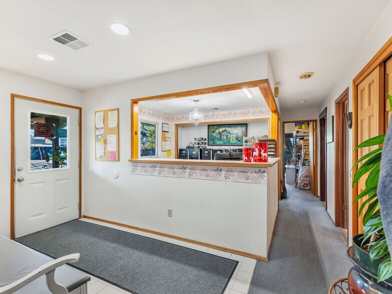 More Photos Of 1010 3rd Ave, Seaside Office For Sale