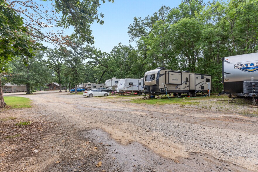 More Photos Of 7415 N State Line Rd, Karnack Trailer Camper Park For Sale