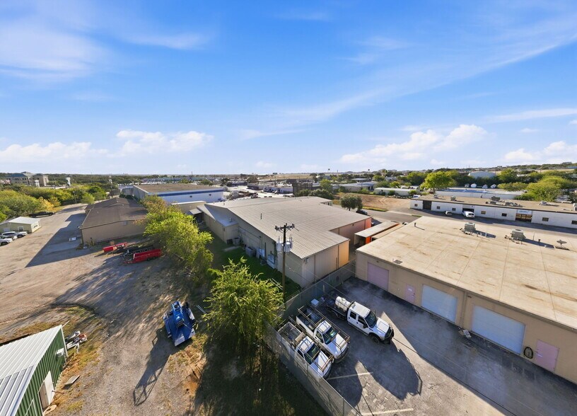 More Photos Of 315 N Park Dr, San Antonio Warehouse For Sale
