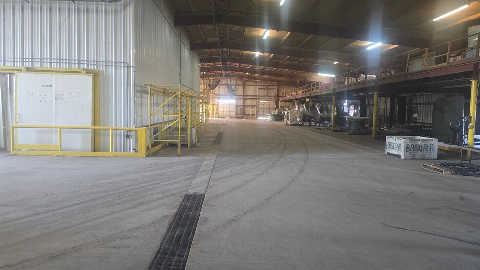 More Photos Of 2200 & 2100 Trophy Dr, McAllen Warehouse For Sale