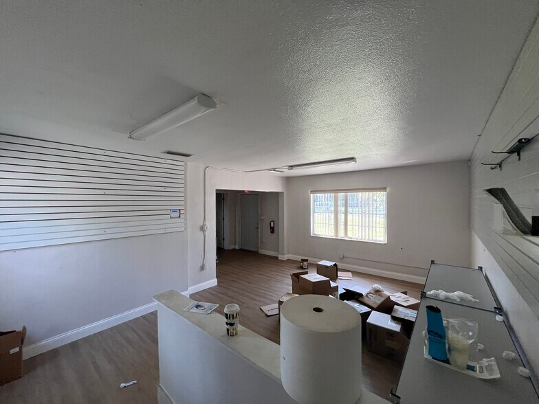 More Photos Of 2221 Apopka Blvd, Apopka Warehouse For Sale