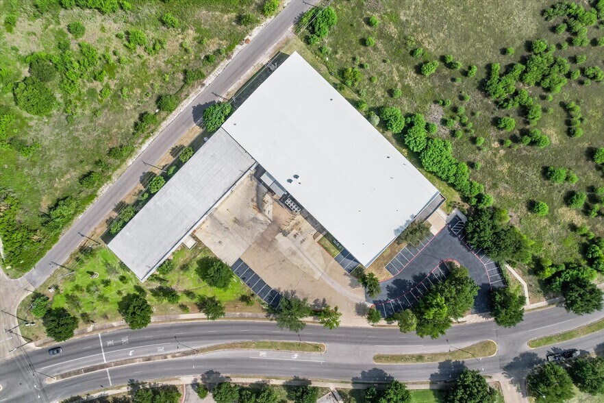 More Photos Of 400 S Heatherwilde Blvd, Pflugerville Manufacturing For Lease