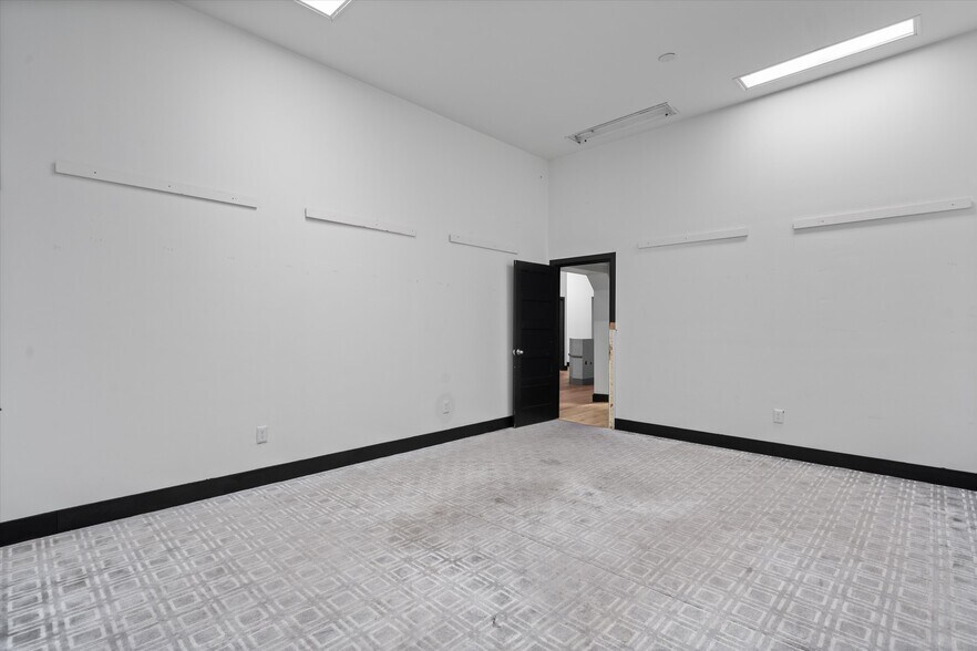 More Photos Of 10203 Old Manchaca Rd, Austin Flex For Lease