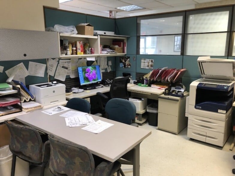 More Photos Of 233 Willis Ave, Mineola Office For Sale