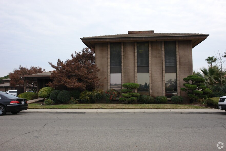 More Photos Of 5431-5439 W Hillsdale Ave, Visalia Office For Lease