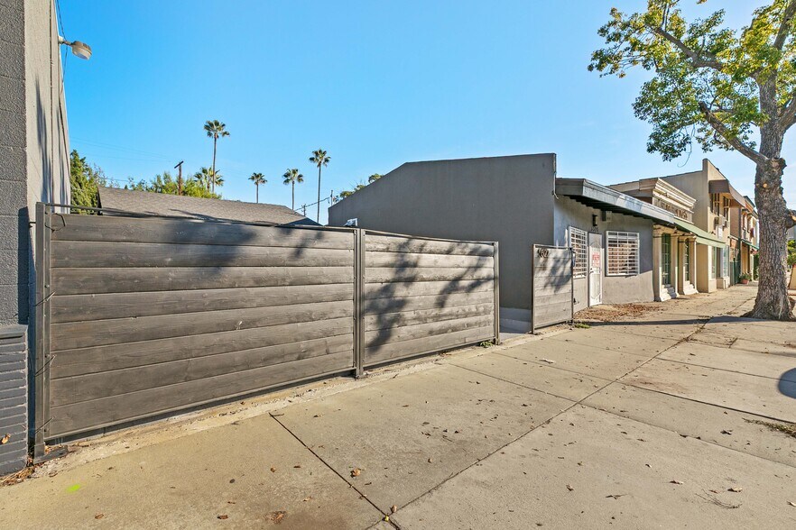 More Photos Of 5520-5522 Cahuenga Blvd, North Hollywood Freestanding For Sale