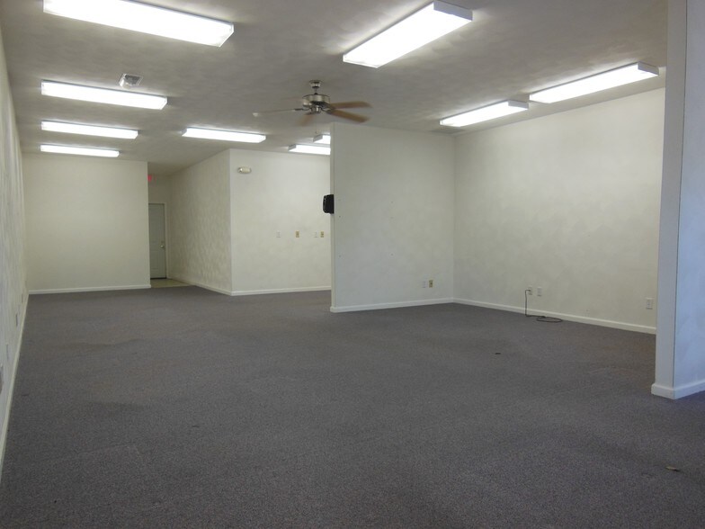 More Photos Of 144 Lincoln Place Ct, Belleville Medical For Sale